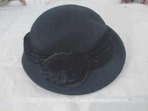 Chapeau cloche vintage feutre ruban noeud velours noirs