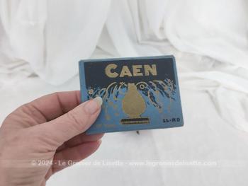 Voici un ancien mini album avec 10 petites photos en noir et blanc de la ville de Caen des années 50/60. Des vues incroyables et majestueuses des monuments de la belle ville de Caen.