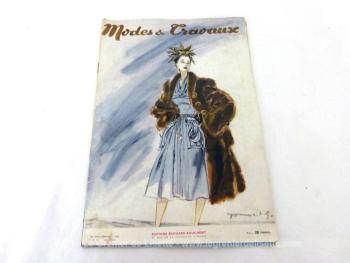 Voici la revue Modes et Travaux de Novembre/Décembre 1945 sur 16 pages avec tout ce qu'il faut pour découvrir toute l'élégance en cette fin de l'année 1945, juste quelques mois après l'armistice de la WWII avec un pays qui veut retrouver sa mode 