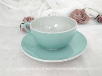 Estampillées Luneville KG France, voici une belle et grande tasse et sa soucoupe  couleur bleu pastel. Tendance shabby assurée !