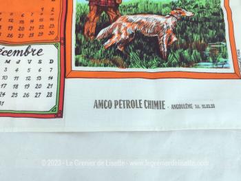 Cadeau publicitaire de "AMCO Pétrole Chimie", voici un ancien torchon calendrier pour l'année 1969 de 49 x 63 cm avec en décoration le dessin d'un chasseur et un autre avec celui d'un pécheur.