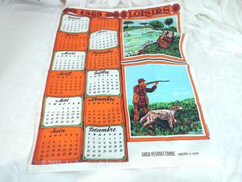 Cadeau publicitaire de "AMCO Pétrole Chimie", voici un ancien torchon calendrier pour l'année 1969 de 49 x 63 cm avec en décoration le dessin d'un chasseur et un autre avec celui d'un pécheur.