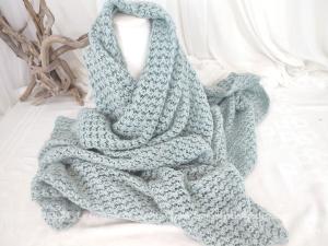 Ancien plaid laine douce bleu pale crochet