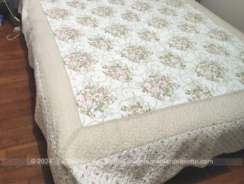Beau couvre-lit boutis matelassé dessin fleurs style shabby