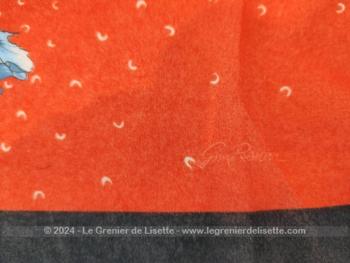Sur 41 x 175 cm, voici un superbe et très original foulard écharpe ou étole aux ourlets roulotés à la main avec un tissus léger différents tons, bleu-gris au centre et et rouge décoré d'iris bleus aux extrémités. Effet aérien garanti.