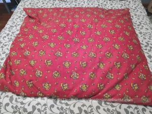 Edredon vintage 115 x 125 cm tissus rouge petites fleurs