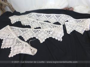 Sur 150 x 16.5 cm, voici un long tour de cheminée ou rideau brise-bise réalisé à la main au crochet, dans un beau fil de coton ivoire bien épais.