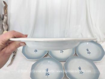 Datant des années 80/90, voici un lot de six assiettes creuses de forme octogonales, en dégradé de bleu et estampillées 