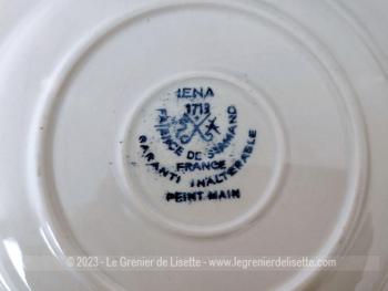 Datant des années 80/90, voici un lot de six assiettes creuses de forme octogonales, en dégradé de bleu et estampillées 