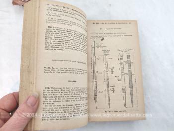 Voici un ancien livre du "Ministère de la Guerre - Direction de l'Infanterie" daté de 1940 au titre de "Ancien Manuel du Gradé d'Infanterie"  mis à jour à la date du 1er février 1940 " , livre broché sur 1145 page avec explications, dessins et tableaux .