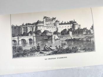 Sur 30 x 24 cm, voici un livret au titre de "Châteaux Historiques de France" édité par les Editions du Bastion en 1994 avec à l'intérieur 24 copies de gravures de châteaux célèbres sur papier épais écru.
