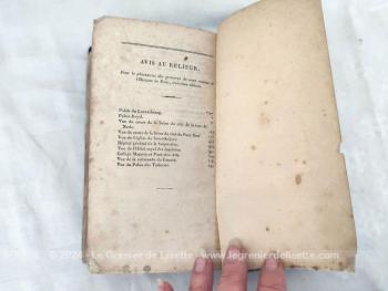 Datant de 1825, voici un ancien livre portant le titre de "Histoire Physique, Civile et Morale de Paris" , par J.A. Dulaure, troisième Edition du Tome 6 portant sur la période de Louis XIII à Louis XIV.