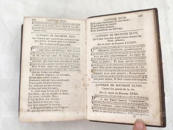 Datant de 1856, voici un livre avec reliure en cuir au titre de "Les Psaumes de David, suivi de Cantiques et Prières" sur 700 pages avec comme originalité, tous le psaumes, cantiques et prières mis sur des gammes pour être chantés.