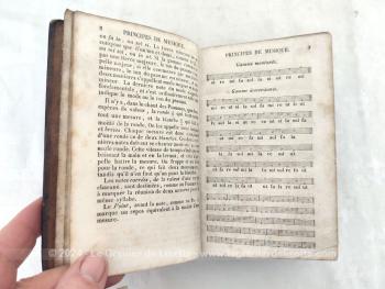 Datant de 1856, voici un livre avec reliure en cuir au titre de 