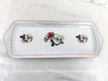 Datant des années 70/80, voici un beau plat à cake en porcelaine estampillé "Véritable Porcelaine Fine France", tendance shabby avec ses décors de fleurs et son guirlande dorée sur tout le pourtour.