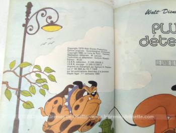 En bon état, voici quatre livres pour enfants de la serié "Wald Disney présente"  du "Club du livre Mickey" avec Dingo au Far West, Bambi grandit, Bibi Lapin et ses amis et Pluto Détective, imprimé de 1979 à 1982. Idéal pour se replonger dans les souvenirs de notre enfance..