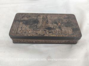Sur 17.5 x 8.5 x 3.5 cm, voici une ancienne boite en métal  sérigraphiée  pour des "Bêtises de Cambrai" de la "Confiserie Despinoy", belle boite usée des années 50 qui a conservé malgré son âge tous les textes d'origine. Remplie d'authenticité