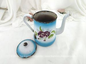 Ancienne cafetière émail fond bleu ciel décors fleurs