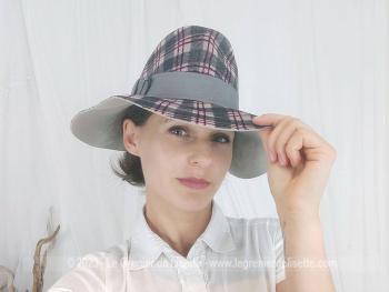 Vous rêviez d'avoir un chapeau comme dans un film des années 60/70 ? c'est celui là ! Avec son motif  carreaux façon Borsalino à large bordure ce chapeau est vraiment original mais prévu pour un petit tour de tête de 55/56cm.