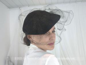 Ancien chapeau plat feutre noir ruban et voilette