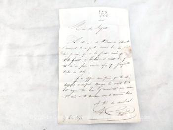 Agée de 173 ans, voici une ancienne lettre pli du 27 mars 1851 soit à peine 62 ans après la révolution française de 1789 ! C'est un courrier à un notaire, mais dont l'auteur de la missive connait bien puisqu'il le nomme 