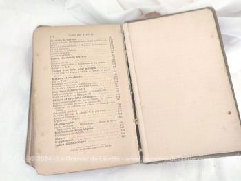 Voici un ancien livre au titre de 