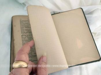 Voici un ancien livre au titre de 