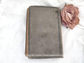 Voici un ancien livre au titre de 