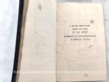 Exemplaire datant de 1950, voici un ancien missel au titre de 