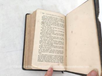 Exemplaire datant de 1950, voici un ancien missel au titre de 