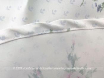 Fait main, voici une bien originale nappe ronde de 148 cm de diamètre réalisée dans un beau tissus d'ameublement épais avec polyester ressemblant au toucher au tissus anti-taches. Superbe et shabby !