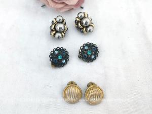 Trio de paires de boucles d’oreille vintages à pince perles et strass