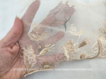 Beau coupon large dentelle tulle écru broderies ocre – Image 2