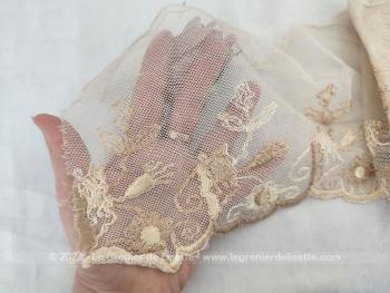 Beau coupon large dentelle tulle écru broderies ocre – Image 3