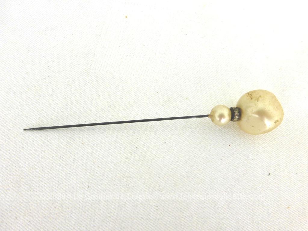 Épingle à chapeaux fibule perle verre bleu double cône - Le Grenier de