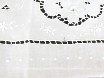 Duo de napperons vintages en coton blanc avec broderies – Image 5
