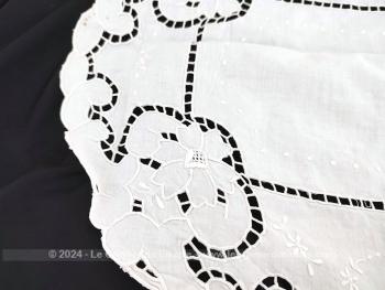 Duo de napperons vintages en coton blanc avec broderies – Image 6