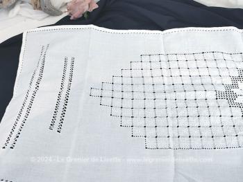 Duo de napperons vintages en coton blanc avec broderies – Image 10