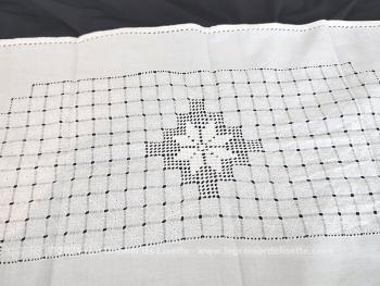 Duo de napperons vintages en coton blanc avec broderies – Image 11