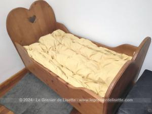 Adorable petit édredon vintage couleur moutarde plumes et duvet