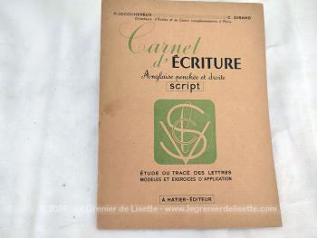 Datant de 1945, voici un carnet d'écriture pour l'Ecriture Anglaise penchée et droite et Script avec étude du tracé des lettres et modèles et exercices d'applications.