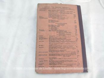 Sur 22 x 24.5 x 0.5 cm, voici un ancien livre scolaire  au titre de 