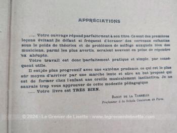 Sur 22 x 24.5 x 0.5 cm, voici un ancien livre scolaire  au titre de 