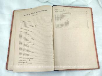 Sur 22 x 24.5 x 0.5 cm, voici un ancien livre scolaire  au titre de 