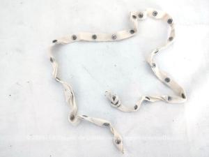 Ancien petit ruban avec petites pressions
