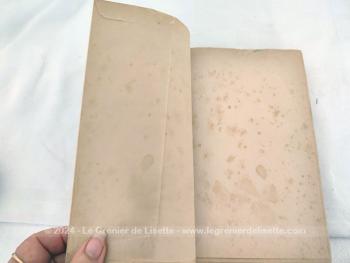 Sur 21 x 13.5 x 2 cm, voici un livre sur 317 pages au titre de 