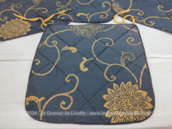 Réalisé dans beau tissus d'ameublement épais gaufré voici un bel assortiment avec 4 grandes galettes pour chaises verso tissus jaune et 4 embrasses pour rideaux recto/verso. Fait main.