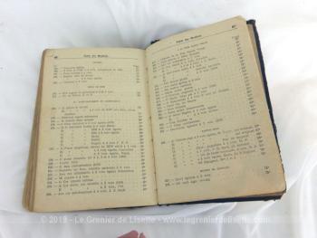 Datant de 1924, voici un livre ancien à la reliure cartonnée au titre de 