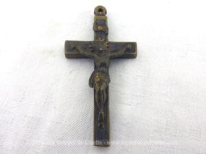 Belle croix pectorale années 50 ébène et laiton avec sigle au dos