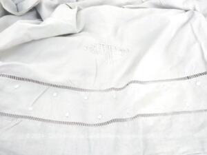 Ancien grand drap monogrammes MP, jours et broderies ronds